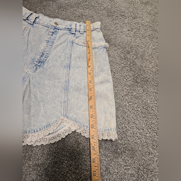 Roper Brand Vintage Light Acid Wash Eyelet Lace Denim Shorts - Picture 4 of 8